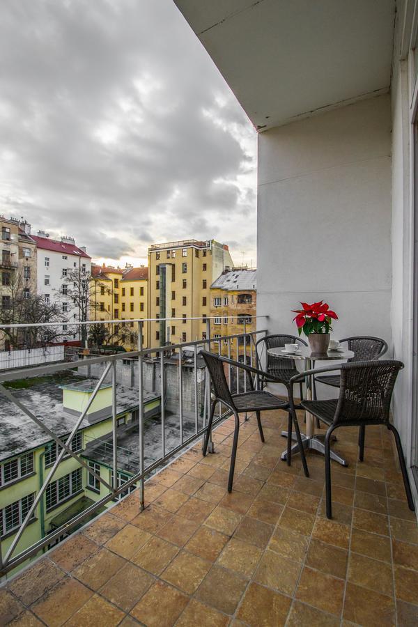 2BDR Balcony Apt with Awesome View by Ruterra Прага Екстериор снимка